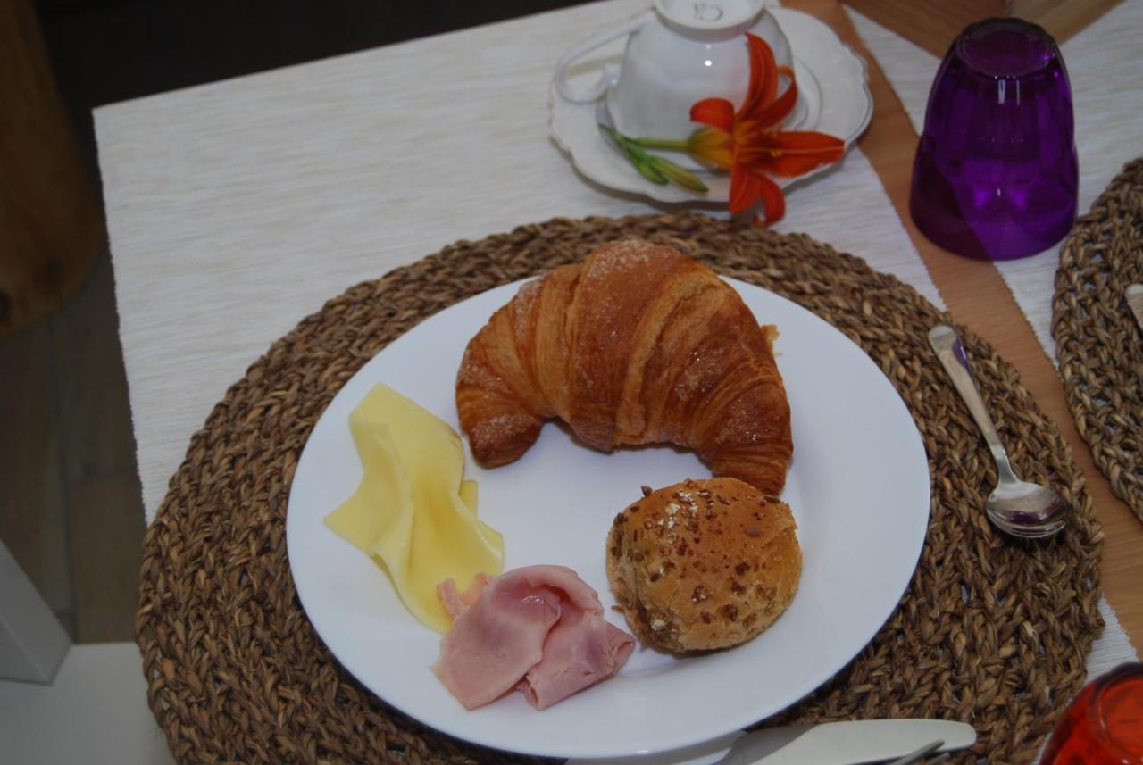 Bed and Breakfast Domus Florio - Humanitas Rozzano П'єве-Емануеле Екстер'єр фото