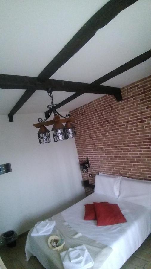 Bed and Breakfast Domus Florio - Humanitas Rozzano П'єве-Емануеле Екстер'єр фото