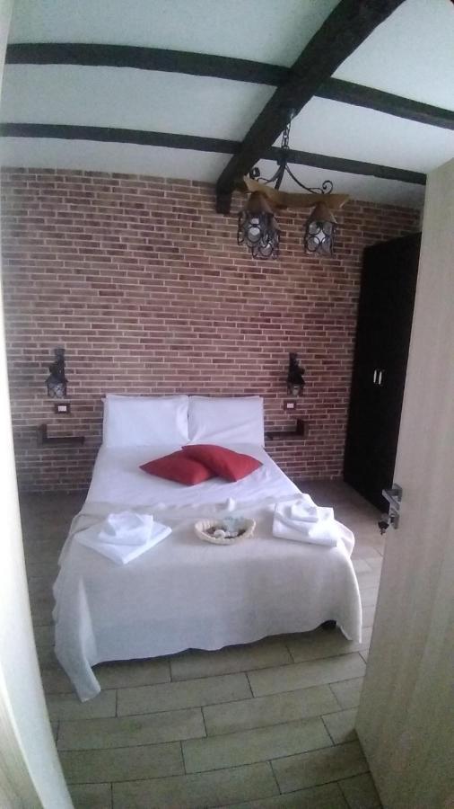 Bed and Breakfast Domus Florio - Humanitas Rozzano П'єве-Емануеле Екстер'єр фото