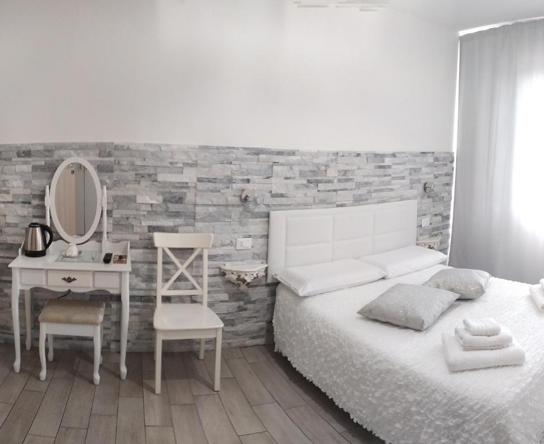 Bed and Breakfast Domus Florio - Humanitas Rozzano П'єве-Емануеле Екстер'єр фото